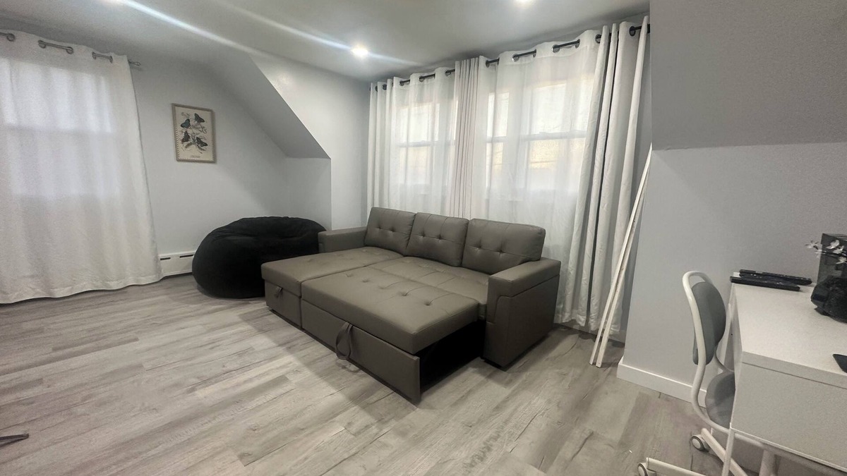 Franklin Square Apartment | Beautiful 1-bedroom apartment in charming Franklin Square LI, close to the city