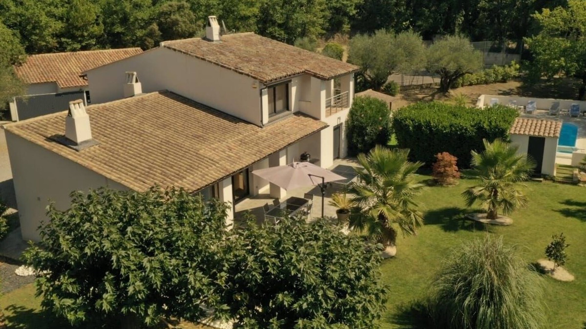 Vers-Pont-du-Gard Villa | Beautiful 10p villa with private pool, jacuzzi & tennis court