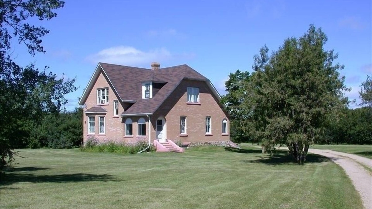 Division No. 16 House | Beautiful 1921 brick and fieldstone Country Country . The Tummel house