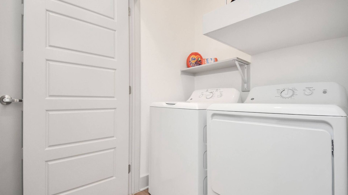 Spring Apartment | Beautiful 1BD/Pool View Apt