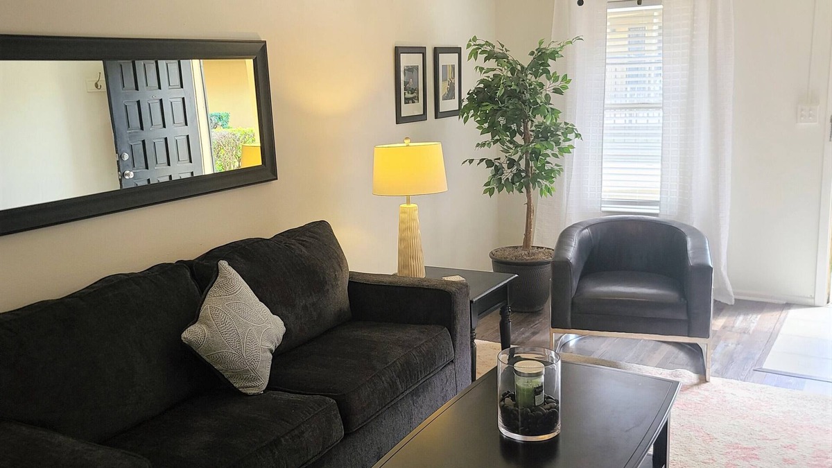 Northwest Los Angeles Heights Condo | BEAUTIFUL 1BDRM CONDO CLOSE TO MEDICAL CENTER AND DOWNTOWN