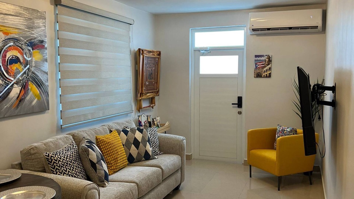 Palmas Apartment | Beautiful 2/1 apartment with AC & WiFi in phenomenal Cataño