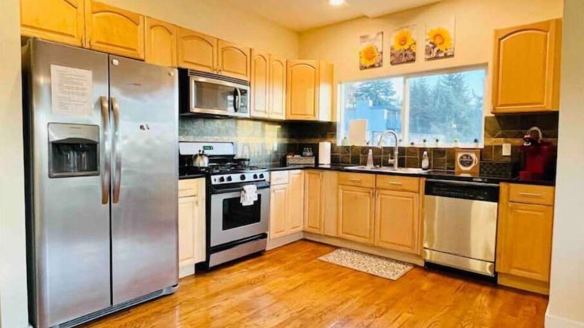 West Queen Anne House | Beautiful 2 Bdrm Home- Location & Gorgeous VIEWS