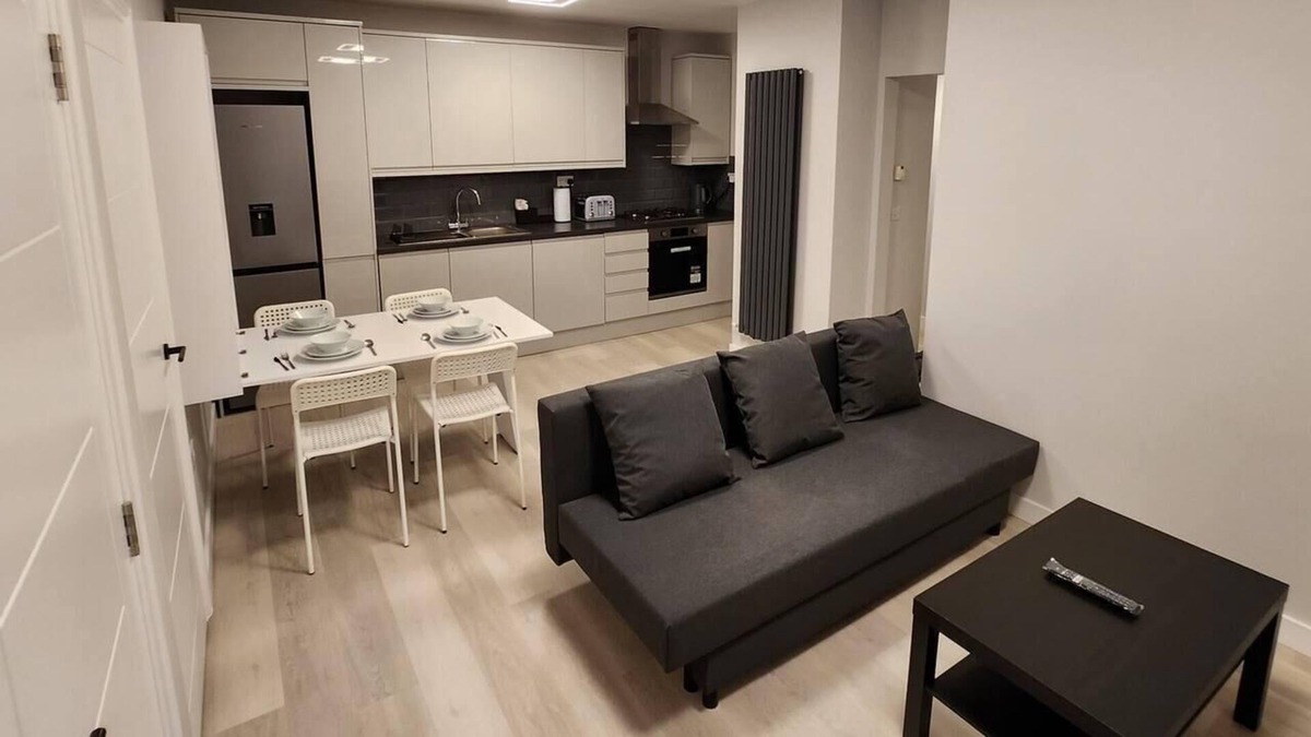 Tooting Apartment | Beautiful 2-Bed Apartment in London - Sleeps 6!