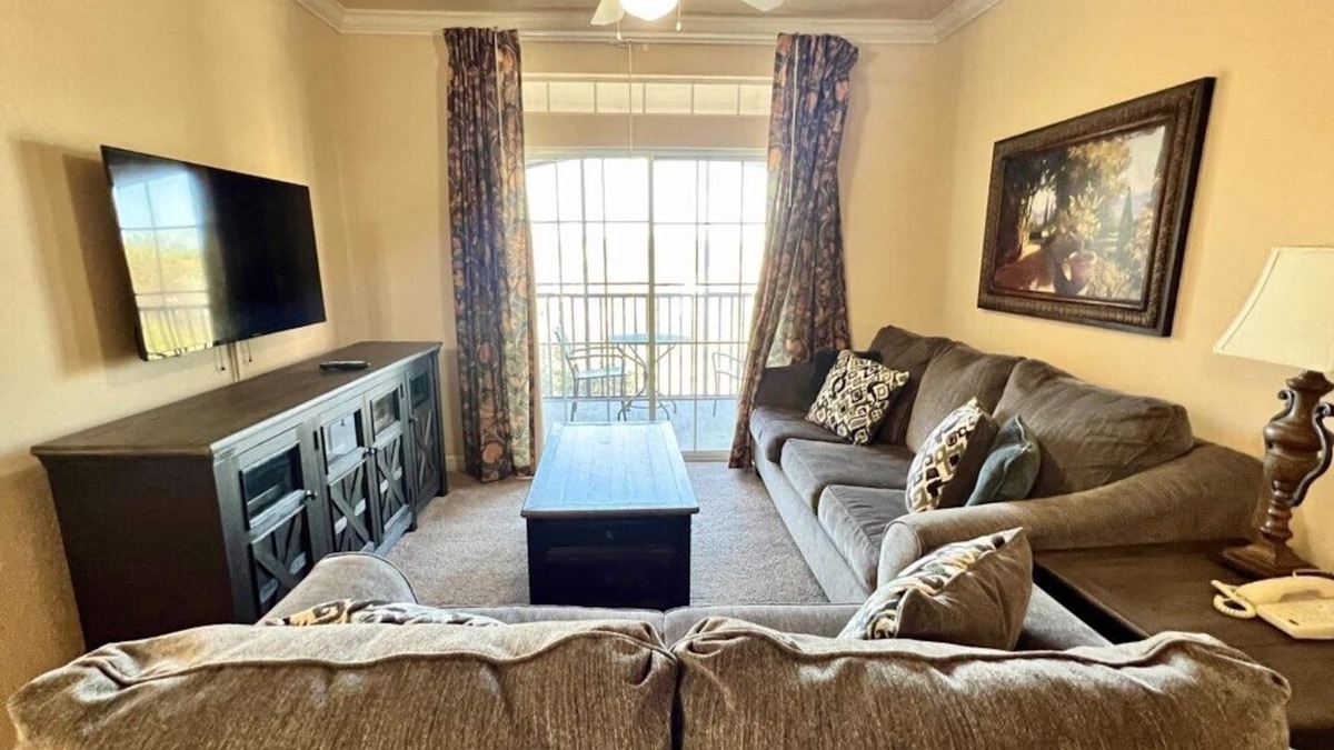 Davenport House | Beautiful 2 Bed Condo in Tuscana Resort