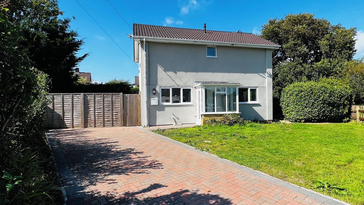 New Forest District House | Beautiful 2 bedroom full-furnished semi-detached house with parking