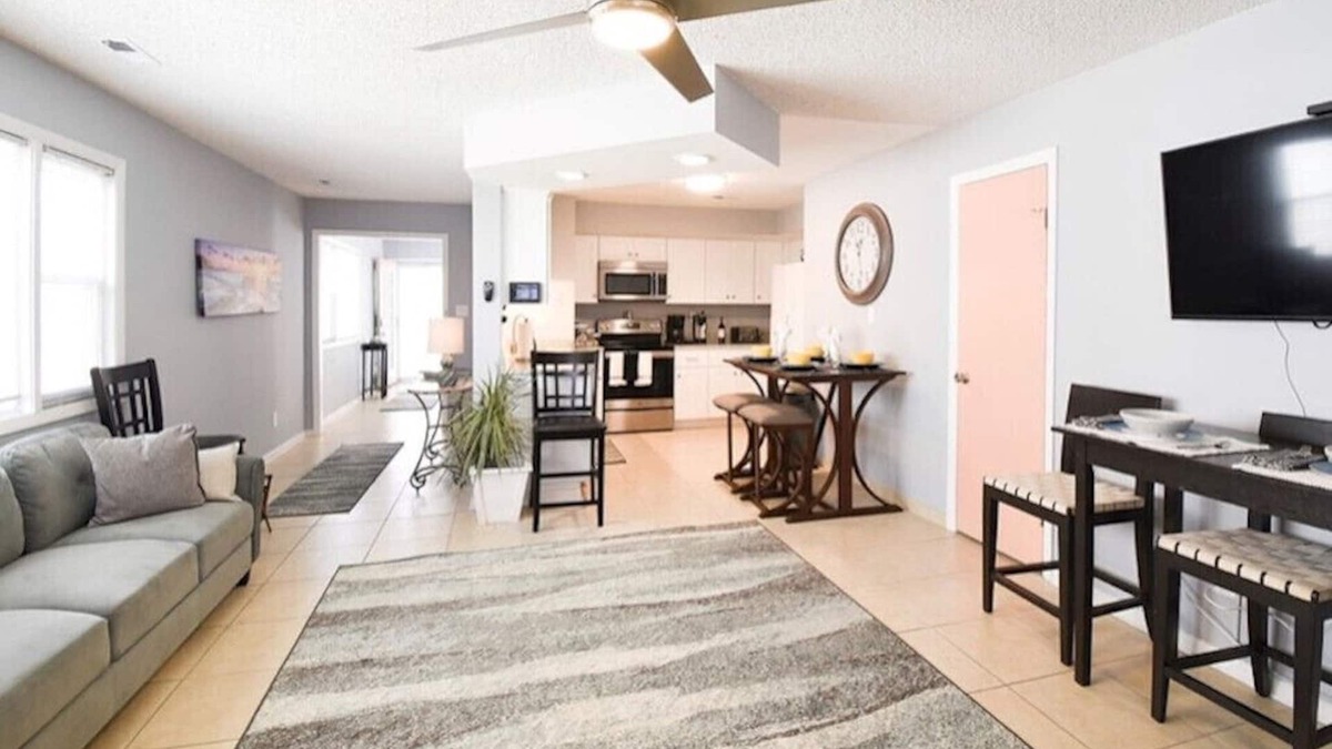 Northeast Virginia Beach House | Beautiful 2 Bedroom 2 1/2 Bath Town Home on Va Beach North End
