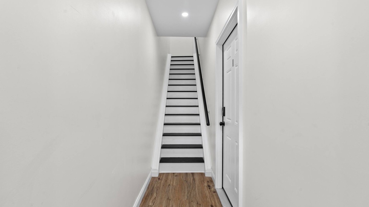 Primos Secane House | Beautiful 2 bedroom 1 bath unit 2