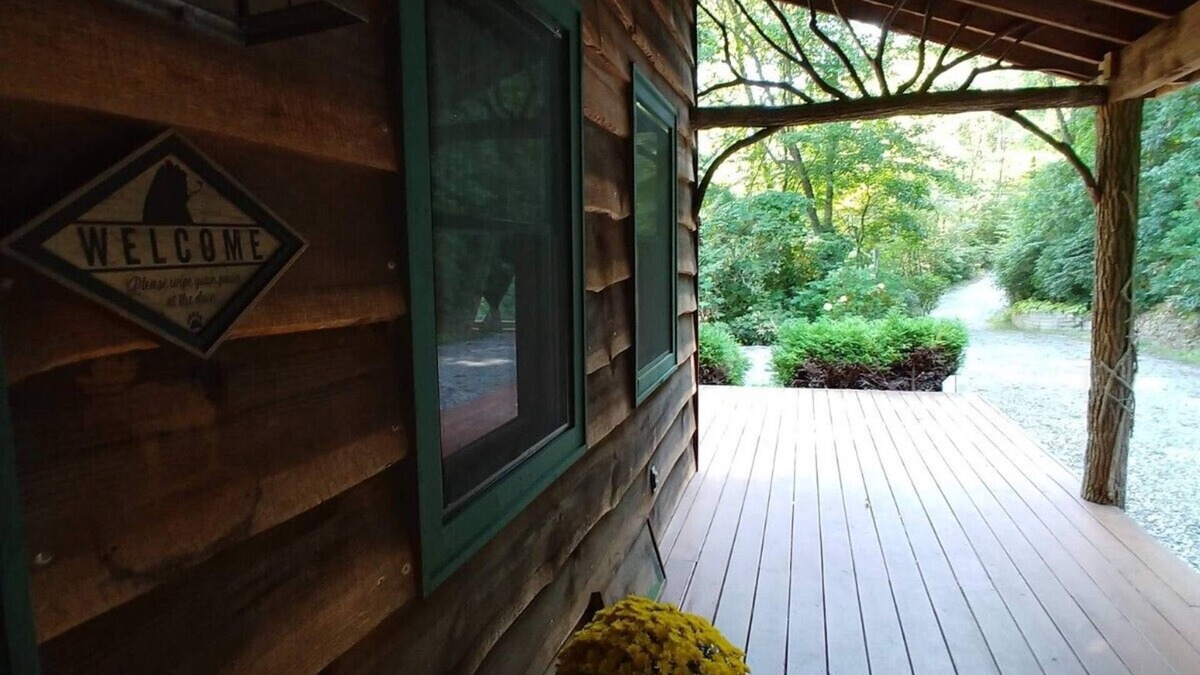 Clayton Cabin | Beautiful 2 bedroom/2 bathroom cabin with a loft!