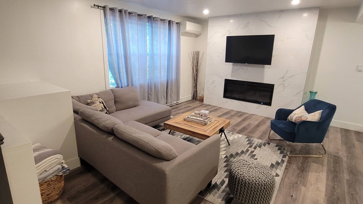Highland House | Beautiful 2-Bedroom (3-beds), 2-Bathroom in South London (by Westmount Mall)