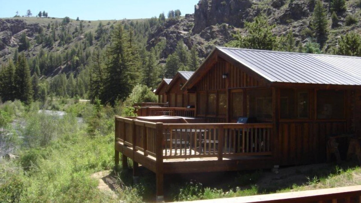 Almont Cabin | Beautiful 2 Bedroom Cabin on Taylor River with Private Hot Tub