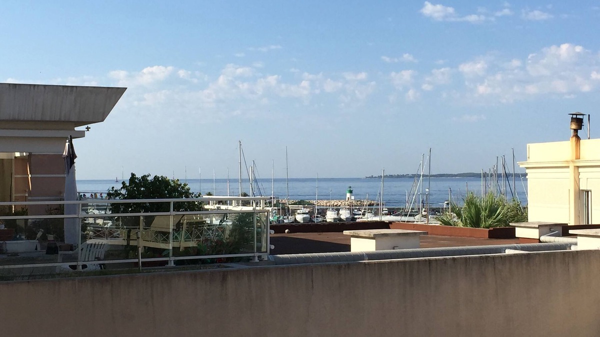 Golfe Juan Apartment | Beautiful 2 bedroom Sea View 100 meters from the Beaches/Conditioning