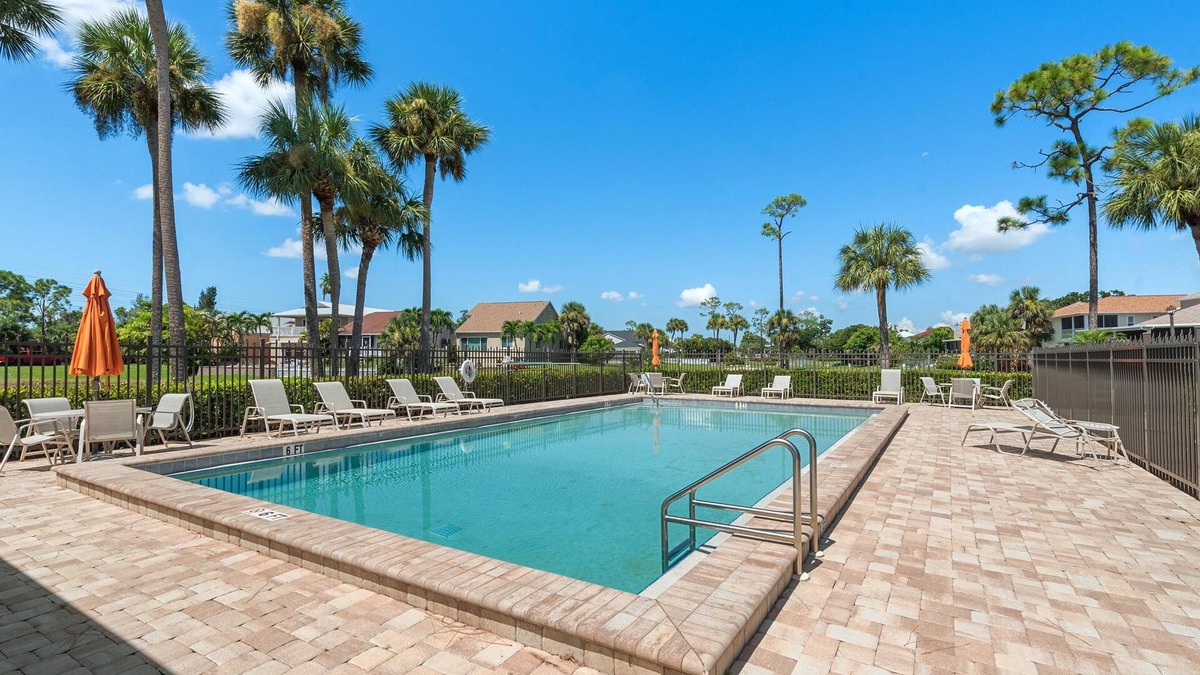 Biggar Condo | Beautiful 2-bedroom condo with AC in Fort Myers