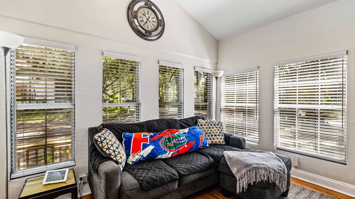 Gainesville Apartment | Beautiful 2 bedroom 2 bath apartment close to UF
