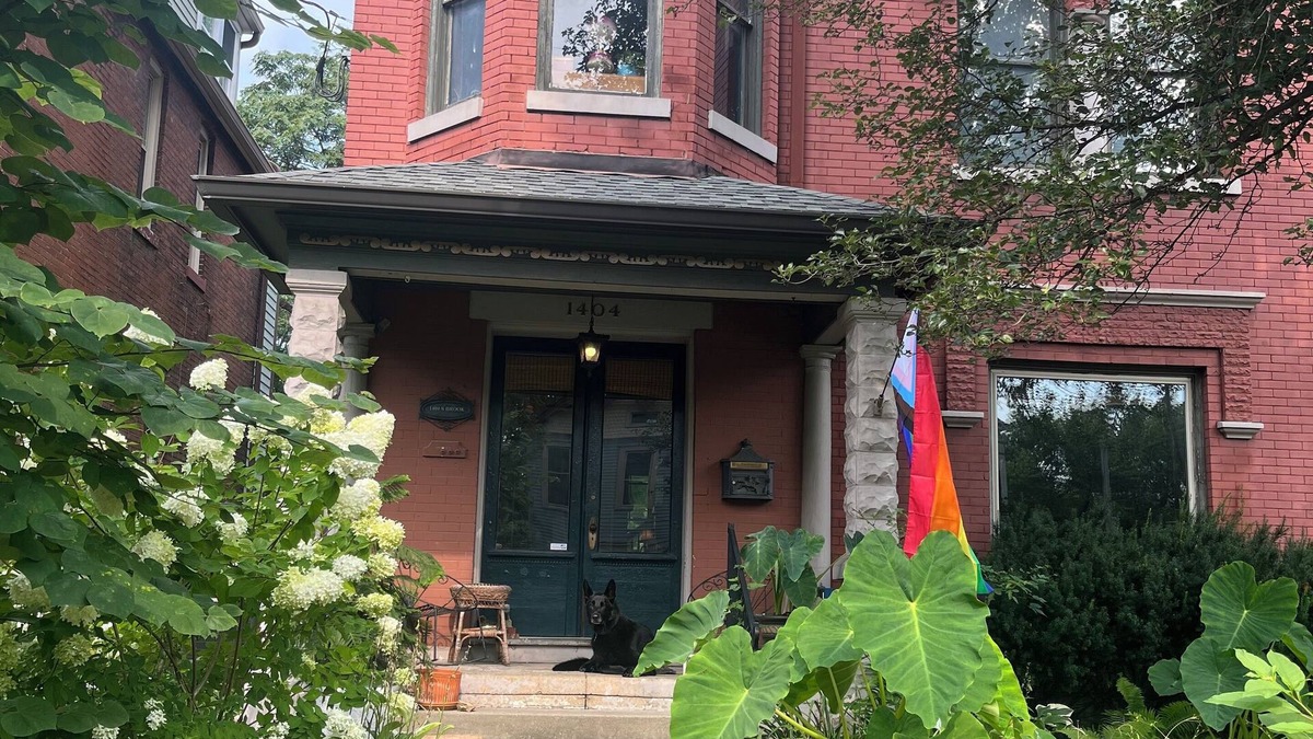 Old Louisville Apartment | Beautiful 2-bedroom apartment in historic Old Louisville with fast WiFi