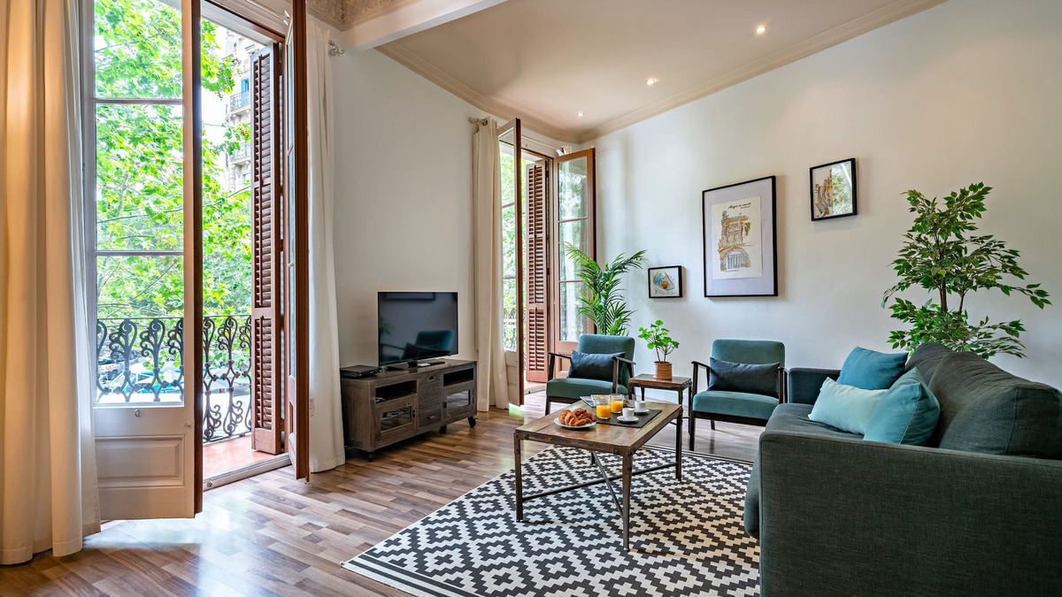 L'Antiga Esquerra de l'Eixample Apartment | Beautiful 2 bedroom with a balcony