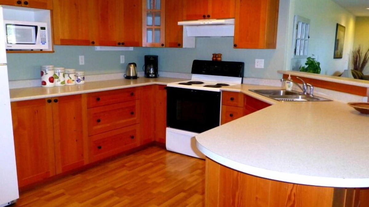 Saanichton Apartment | Beautiful 2 BR Suite Between Victoria and Sidney