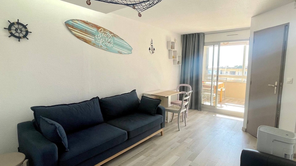 Saint-Nazaire Apartment | Beautiful 2-Room Apartment, 50m from Beach, Sleeps 4