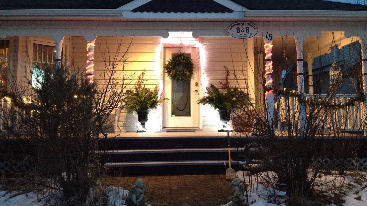 Okotoks Bed & Breakfast | Beautiful 2 Storey Victorian Bed & Breakfast