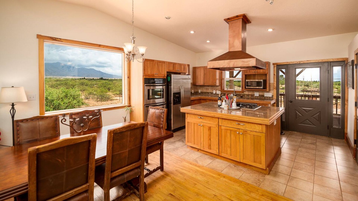Hereford House | Beautiful 2 Story with Mountain Views