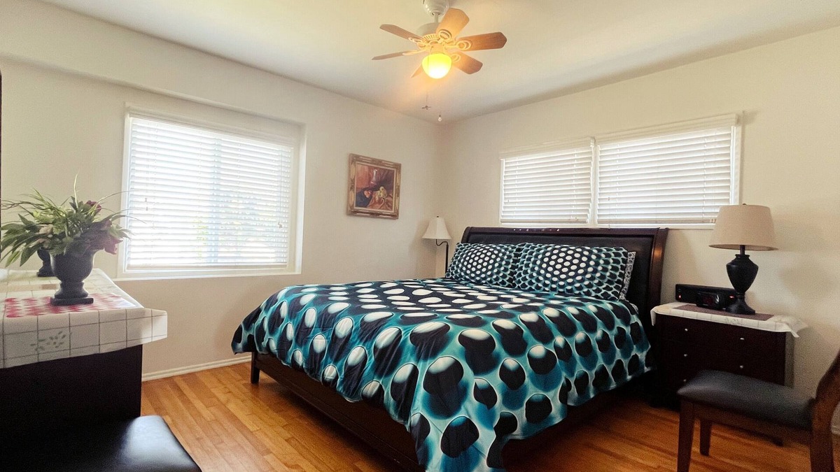 Bonita House | Beautiful 2BR 1BA Home/Smart TVs, Bidet, Kitchenette, Free Wi-Fi & Parking