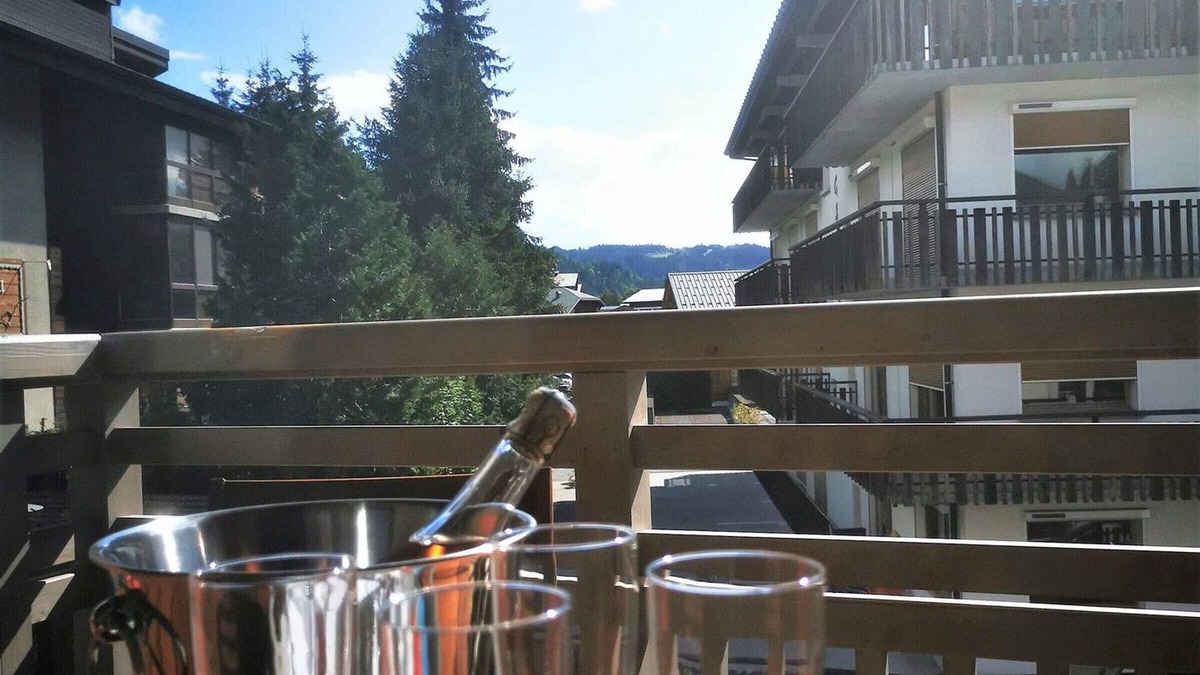 Les Gets Apartment | Beautiful 3* 1BR, Les Gets center, terrace, parking, ski and bike storage