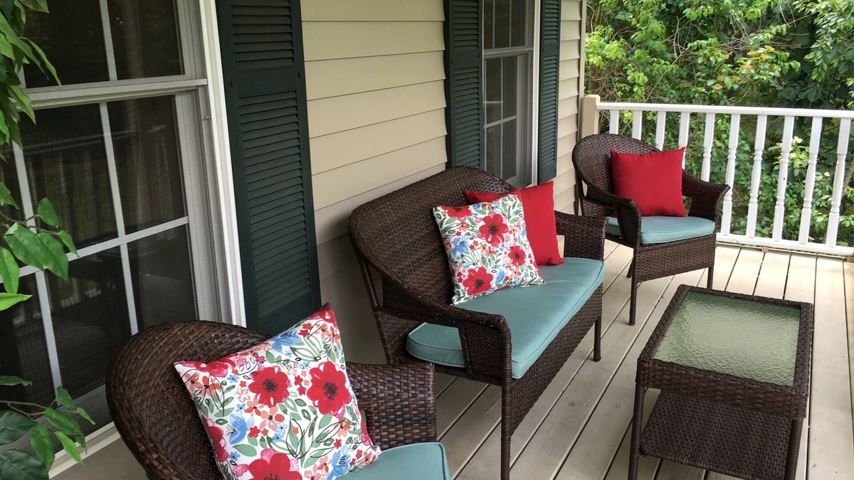 Black Mountain House | Beautiful 3/2 Treetop Home in Black Mountain ~ Walk To Lake Tomahawk!