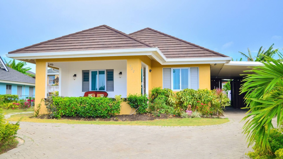 St. Ann's Bay Villa | Beautiful 3 Bdrm, 2bth with ocean view sleeps 6