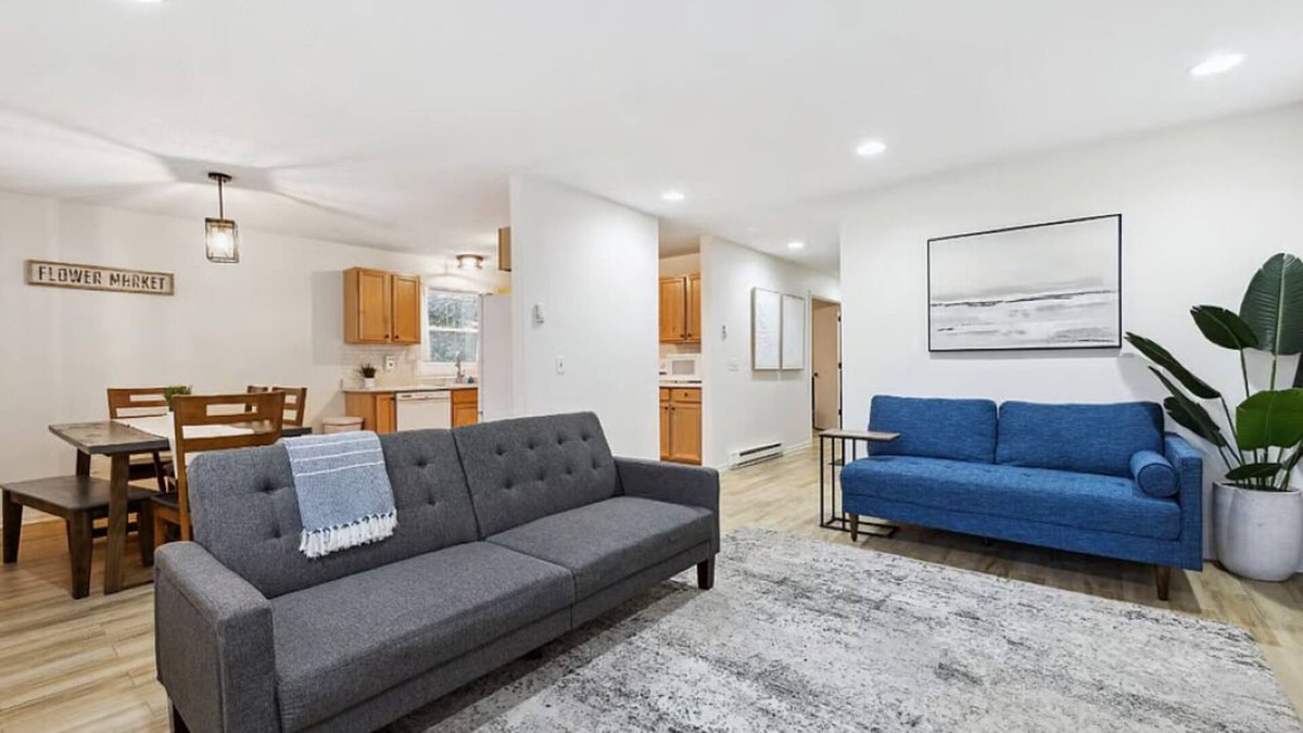 Seward Apartment | Beautiful 3 Bed/1 Bath Duplex in a quiet neighborhood near downtown Minneapolis