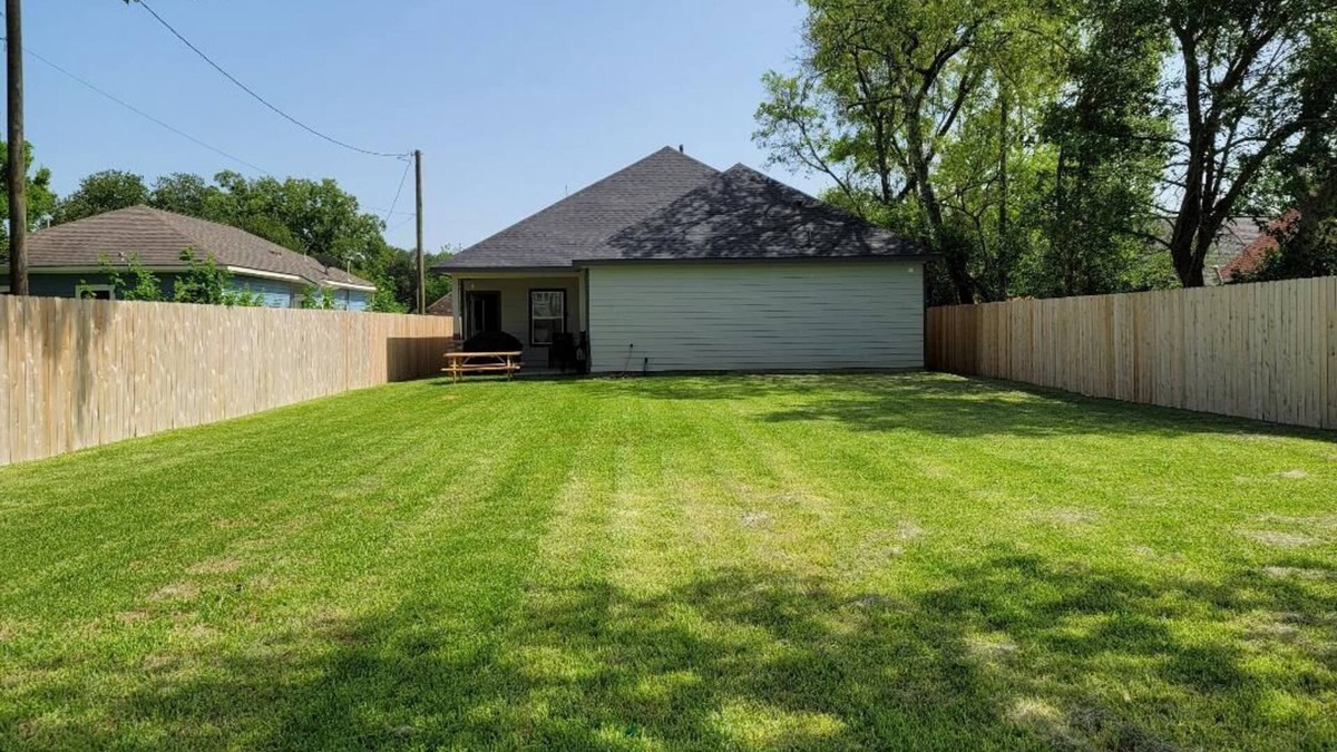 Texas City House | Beautiful 3 Bed 2.5 bath home with long drive way
