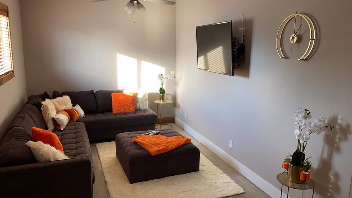 Alice Town House | Beautiful 3 bed 2 bath home