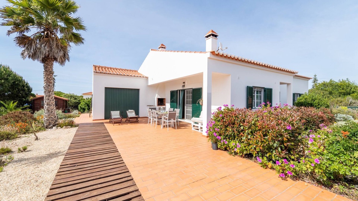 Aljezur Villa | Beautiful 3-bed family-size villa with garden, near beaches and nature