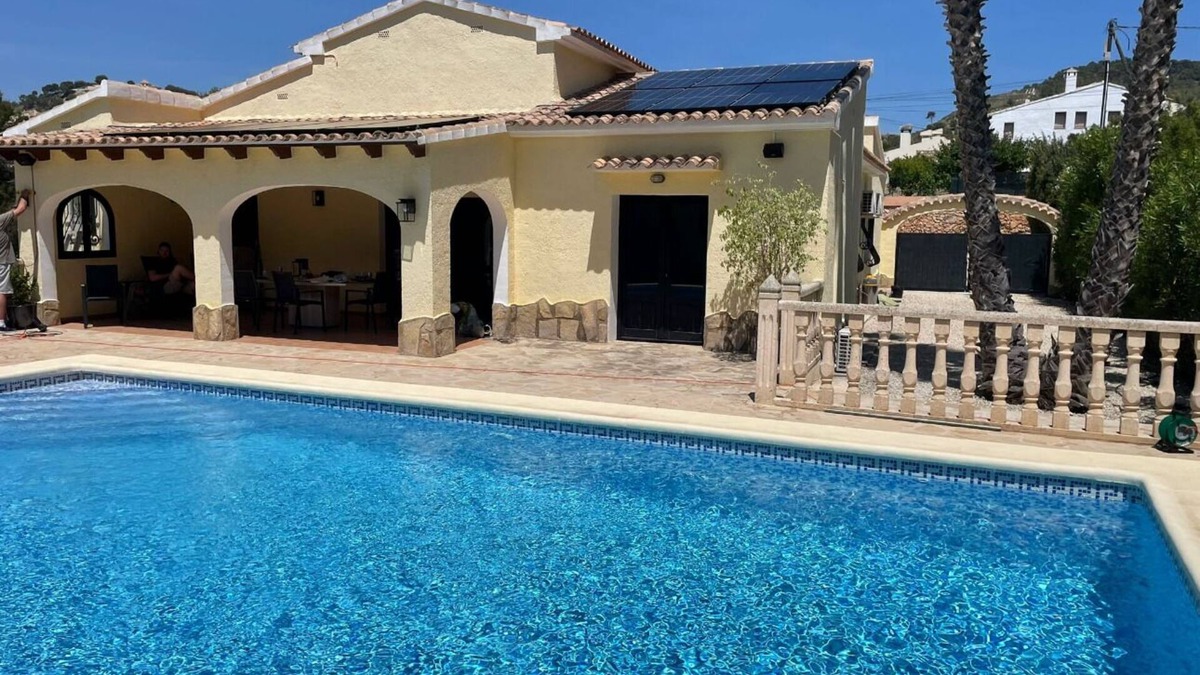 La Empedrola Villa | Beautiful 3 bed villa with pool and mountain view