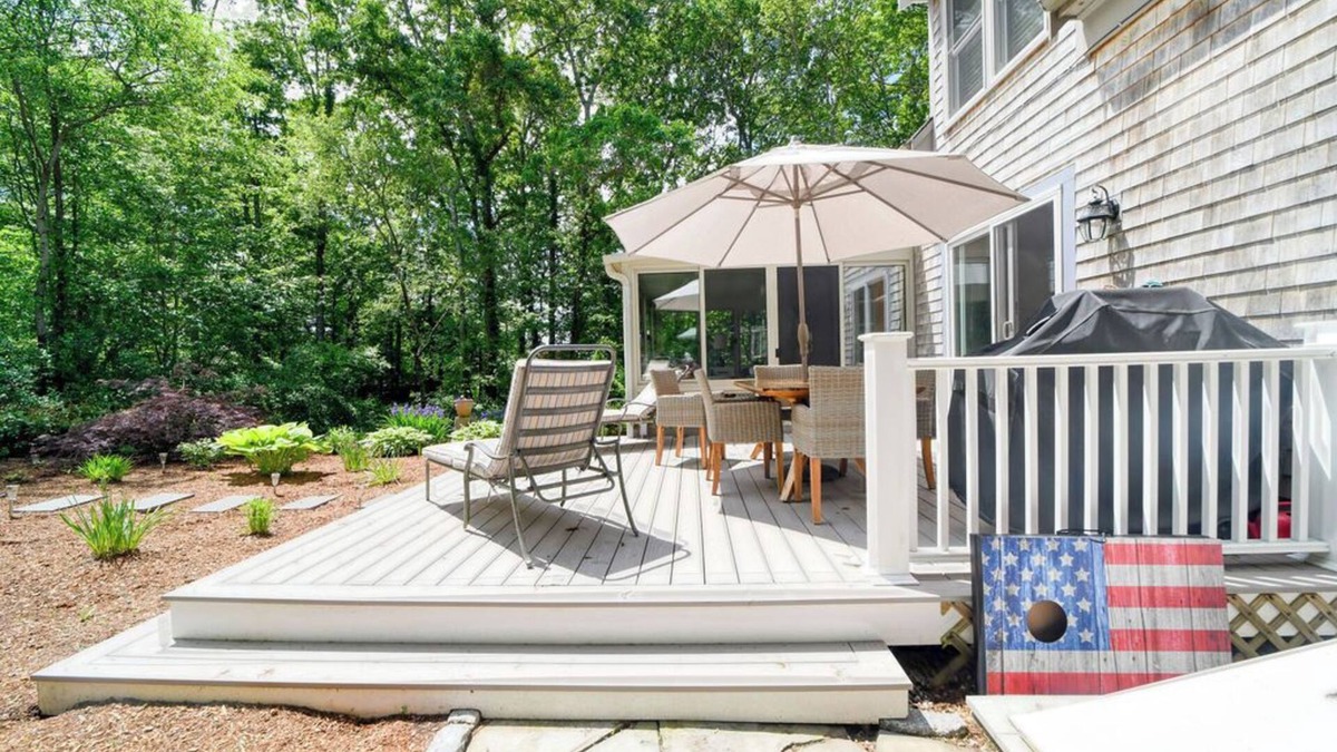 Mashpee House | Beautiful 3 bedroom 2 bath home on quiet street just feet from lovely Johns Pond