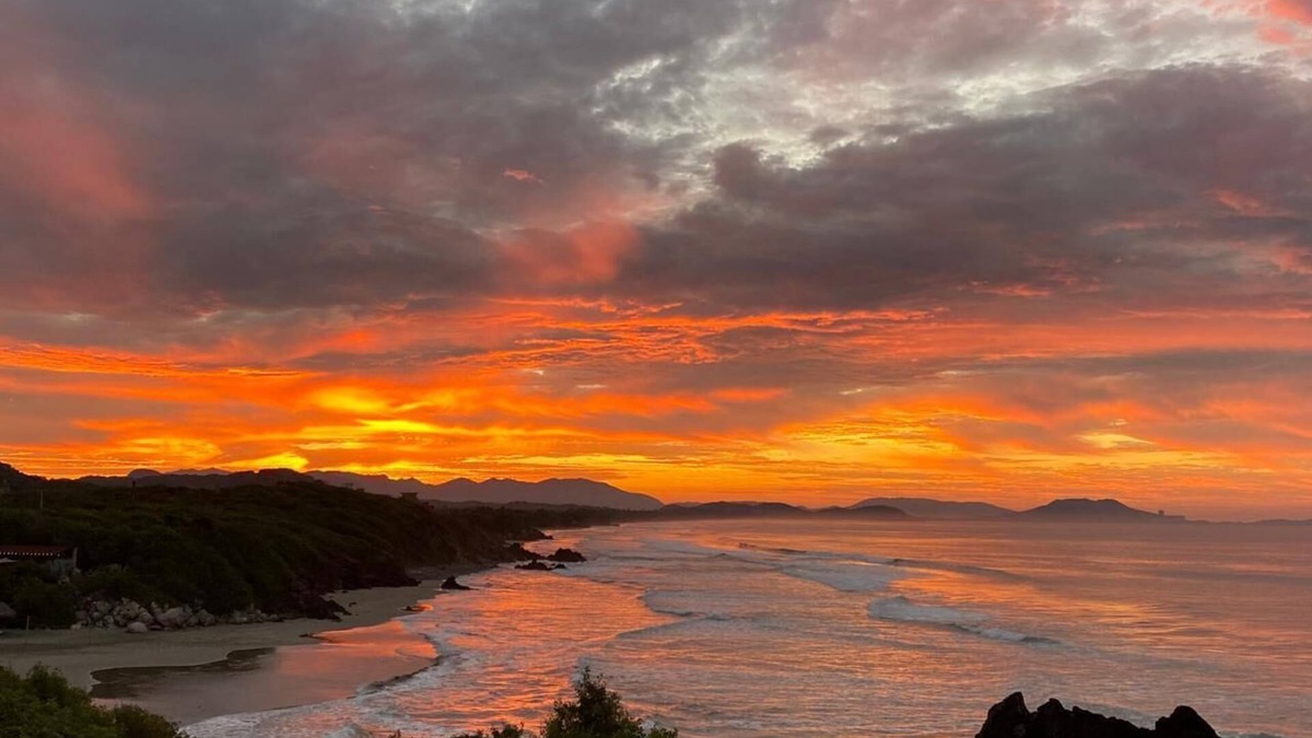 Zihuatanejo de Azueta House | Beautiful 3 bedroom house with 180 degree view of the ocean and whale watching