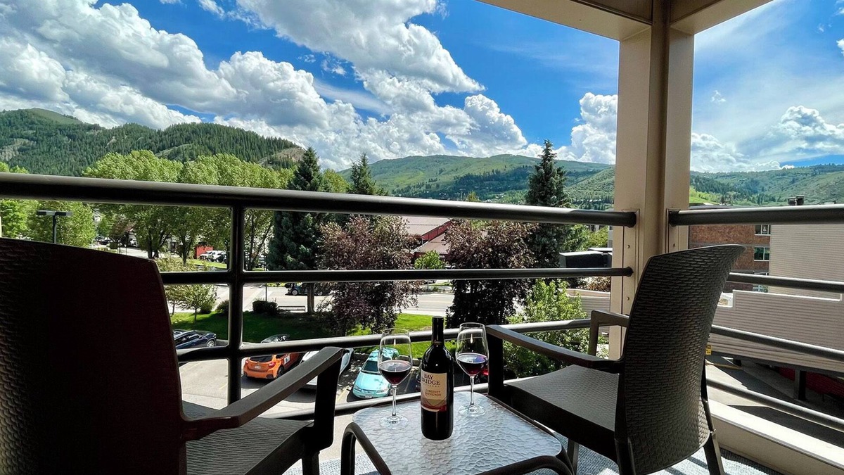 Avon Cabin | Beautiful 3-bedroom lodge/suite - Sleeps 6-8 - Avon Colorado