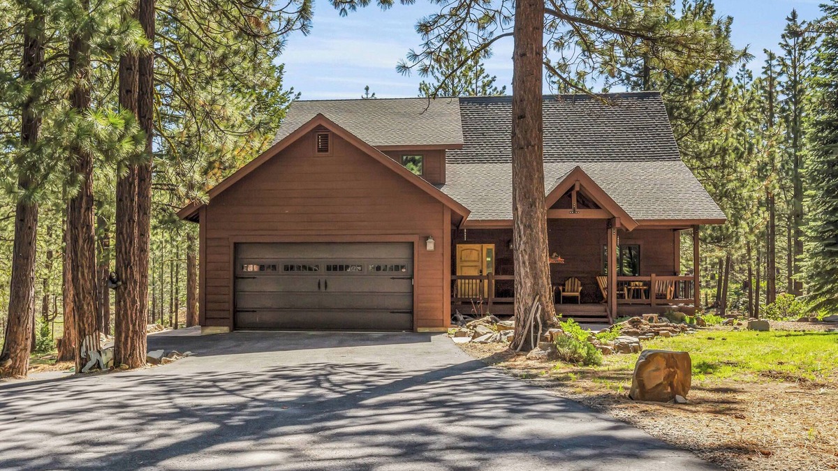 Pinehaven House | Beautiful 3 Bedroom Mountain Paradise near Lake Davis