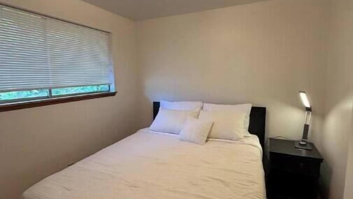Seattle Metro Area House | Beautiful 3 Bedroom Shoreline Guesthouse