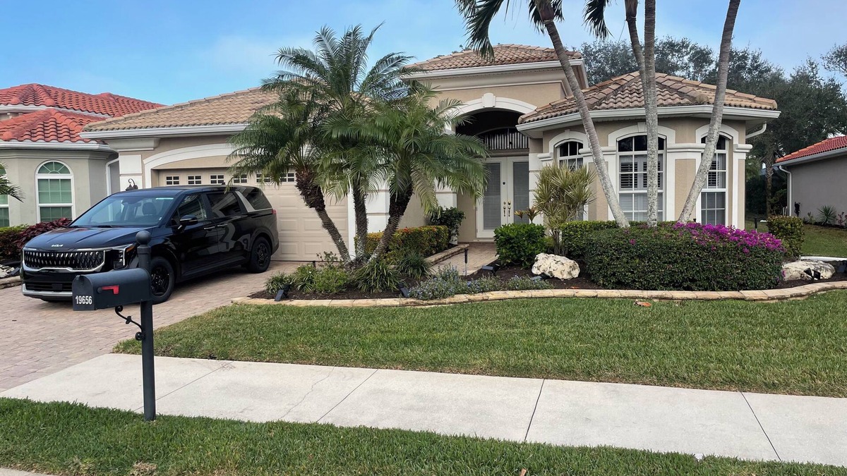 Estero House | Beautiful 3-bedroom house in a gated community in Estero. Pool, Spa, Fitness