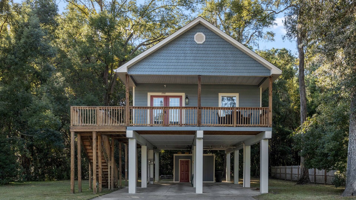 Tallahassee House | Beautiful 3 bedroom home close to FSU/FAMU/Airport-SLEEPS 12