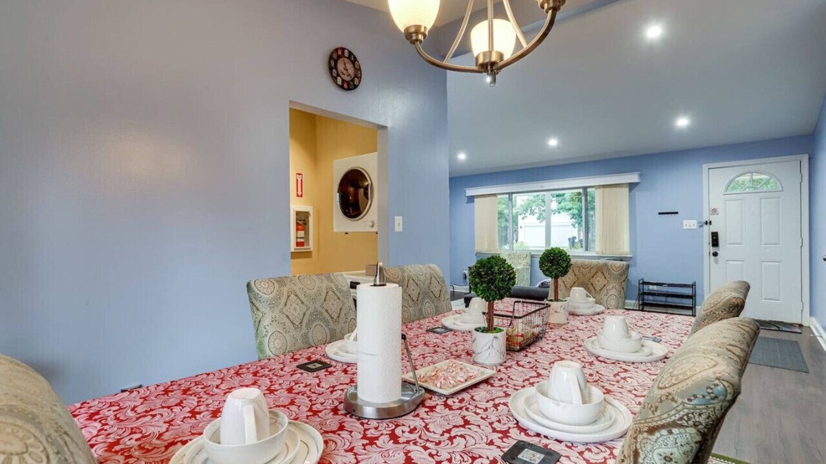 Alexandria West Apartment | Beautiful 3 bedrooms and 2 baths with free parking