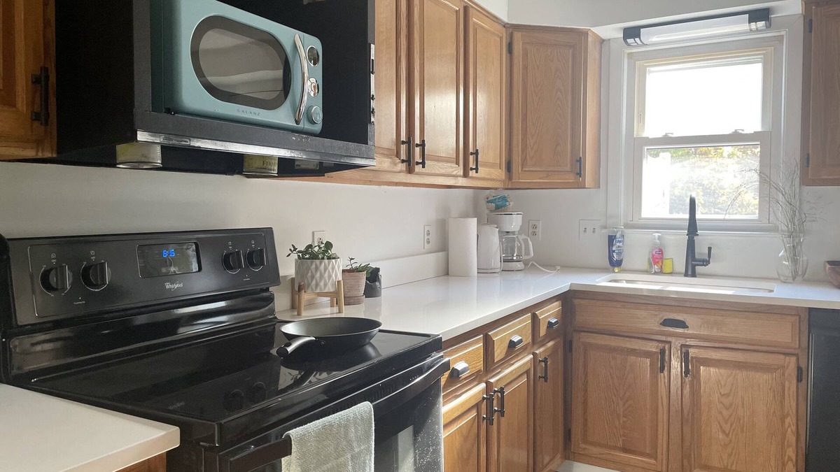 Brunswick House | Beautiful 3BR Home with Office in Town of Brunswick with King beds