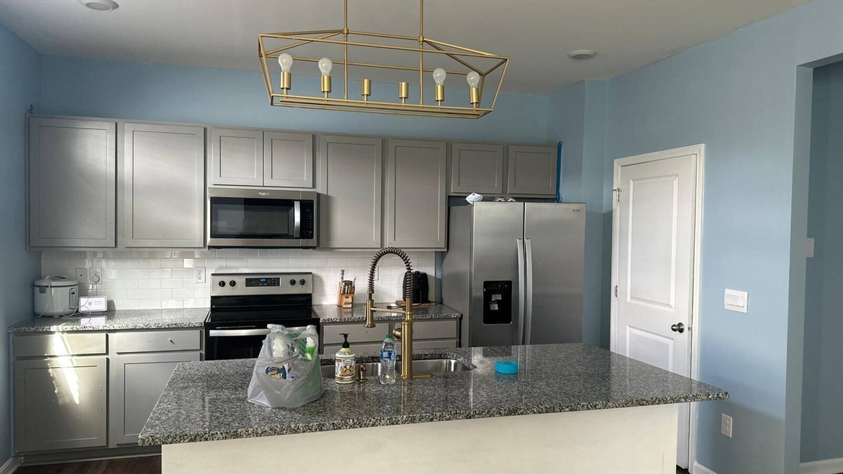Buechel House | Beautiful 4 bd,2.5 bath, Family Friendly, great location, quiet neighborhood.