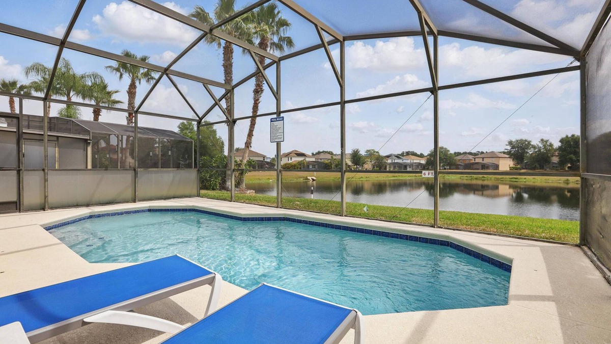 Sunrise Lakes Villa | ⭐Beautiful 4 Bed 3 Bath Villa with Stunning Lake View from Private Pool Deck⭐