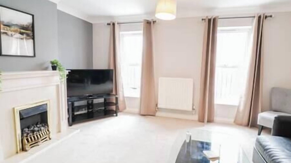 Brunel House | Beautiful 4 Bed House with FREE WIFI AND DRIVEWAY