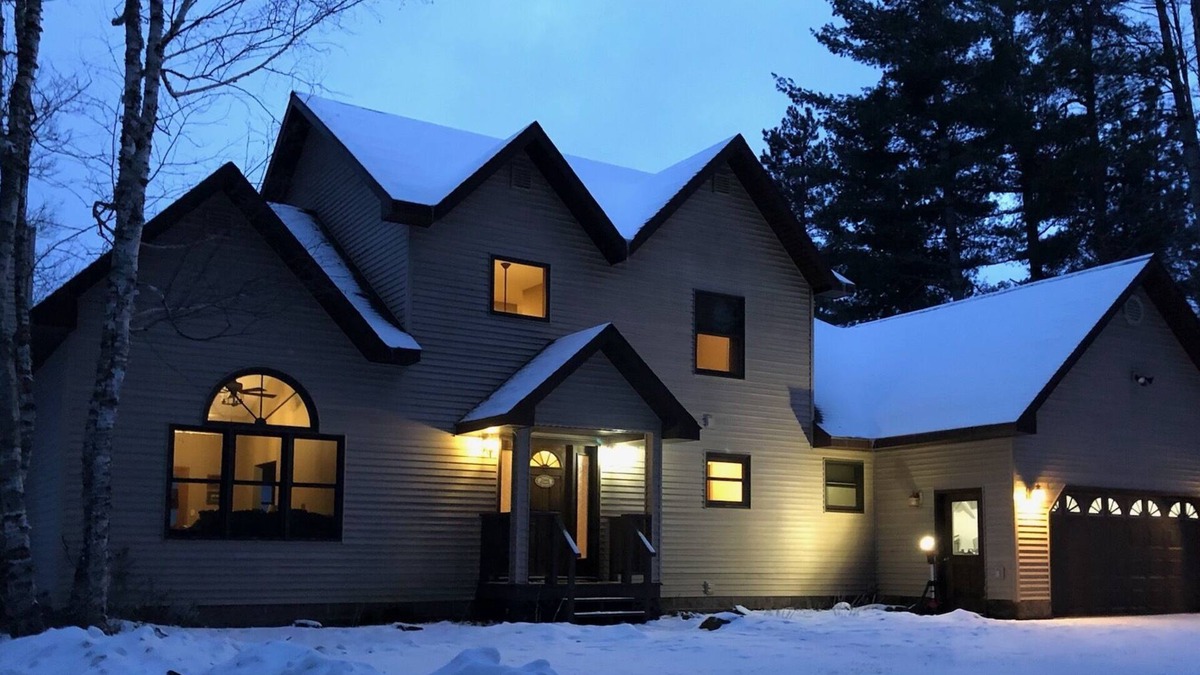 Au Train House | Beautiful 4 bedroom 2 bath home on the Au Train River blocks from the beach