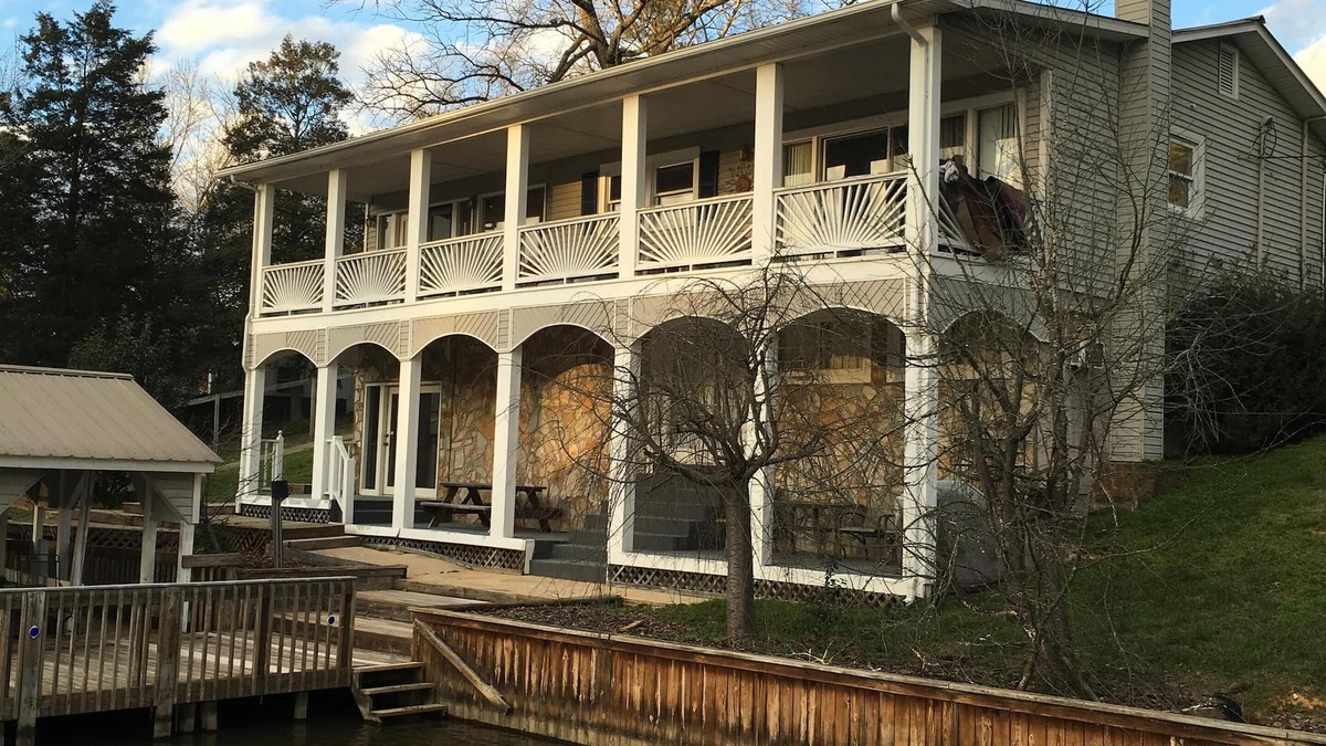 New London House | Beautiful 4 Bedroom, 3 Bath Lakefront House On Badin Lake North Carolina