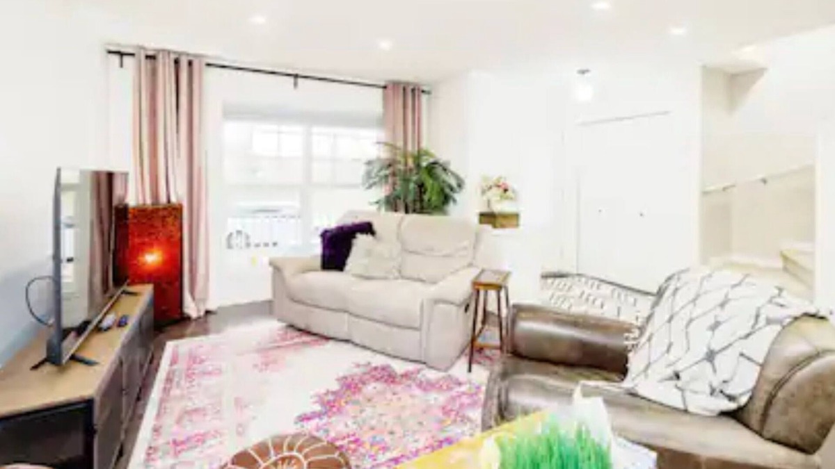 Southeast Edmonton House | Beautiful 4-Bedroom Furnished Home in SouthCentral