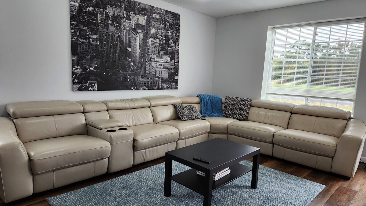 Ypsilanti House | Beautiful 4 bedroom home