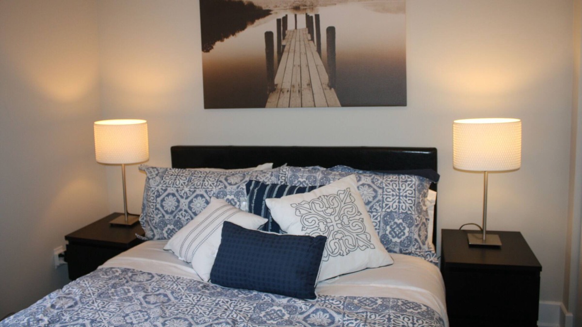 La Petite-Patrie Apartment | BEAUTIFUL 4 BEDROOM IN PLATEAU / CENTRAL